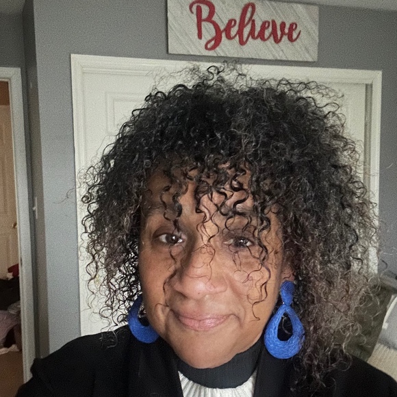 Meet your Posher, Lynne - Picture 1 of 1